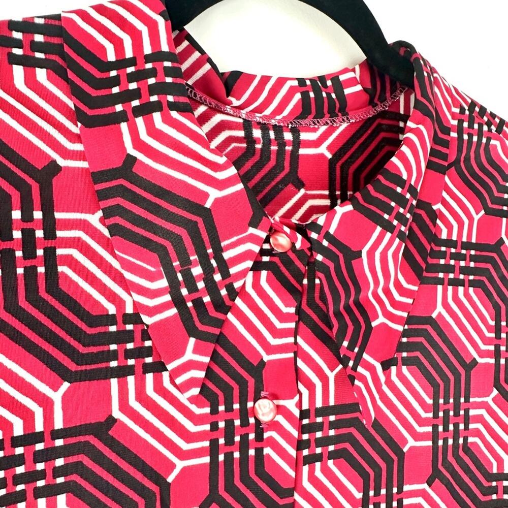 Vintage homemade Geometric Black, White, Red dagger collar button up blouse M/L